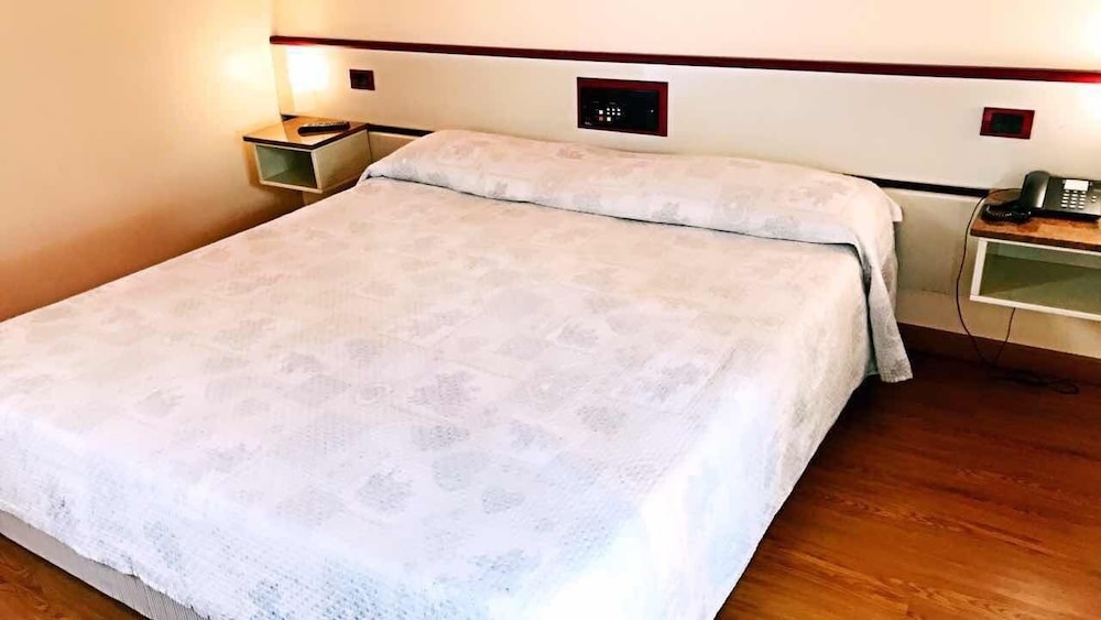 ROOM, QUADRUPLE