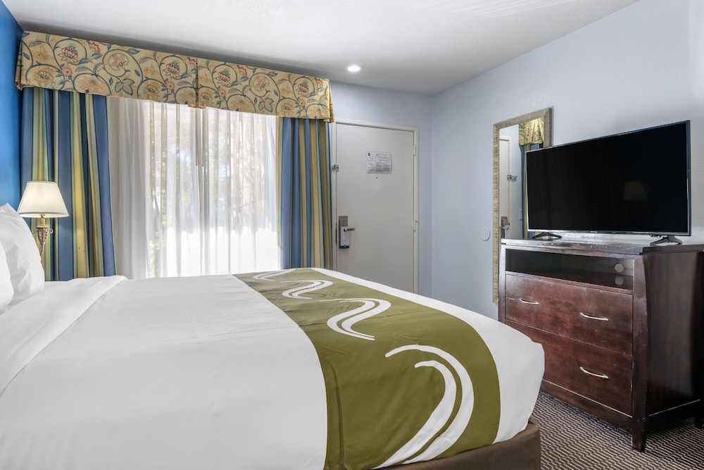 Quality Inn Sarasota North Near Lido Key Beach 19/30