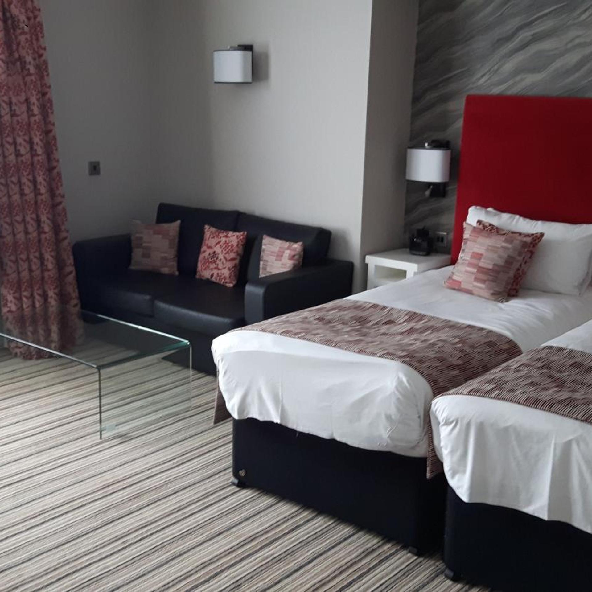 Superior, Twin Beds, Partial View, Sofa