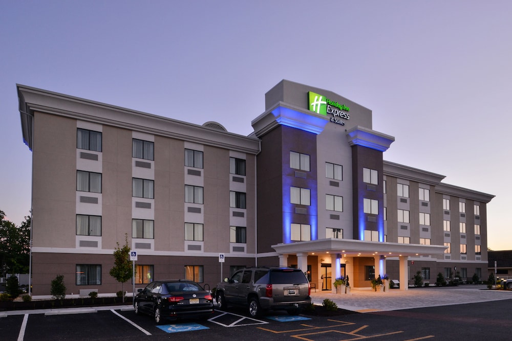 Holiday Inn Express & Suites West Ocean City 3/50