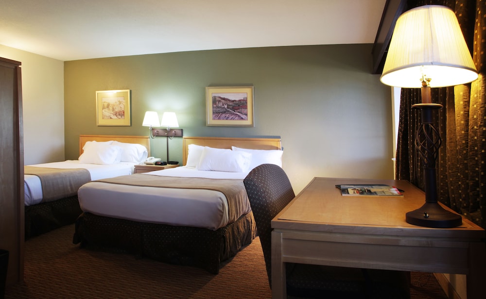 Ramada by Wyndham Spirit Lake/Okoboji 16/34