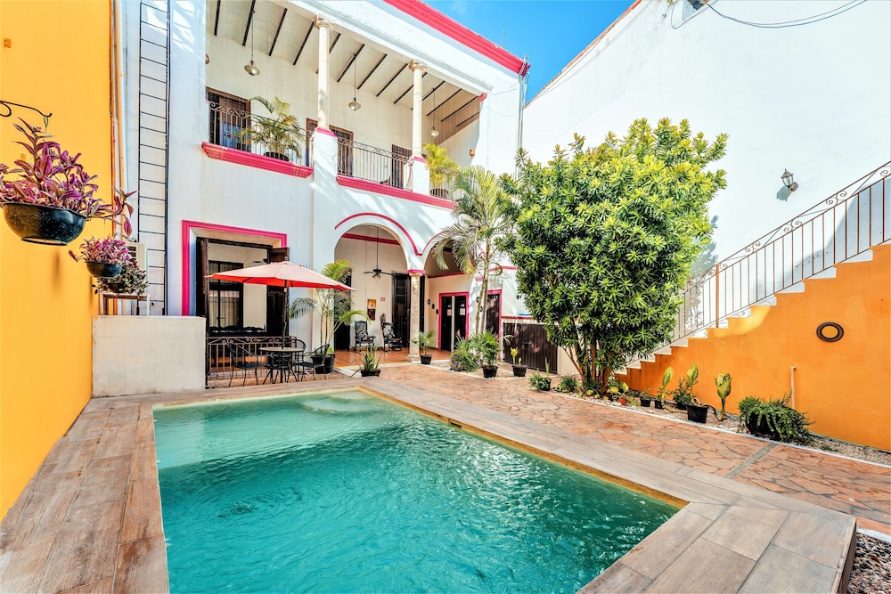 Hotel Gran Centenario 53/56