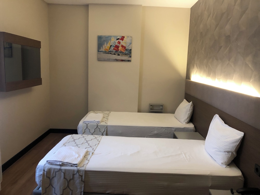 DELUXE, TWIN BEDS