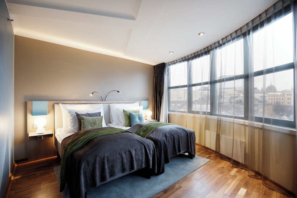 DELUXE, TWIN BEDS