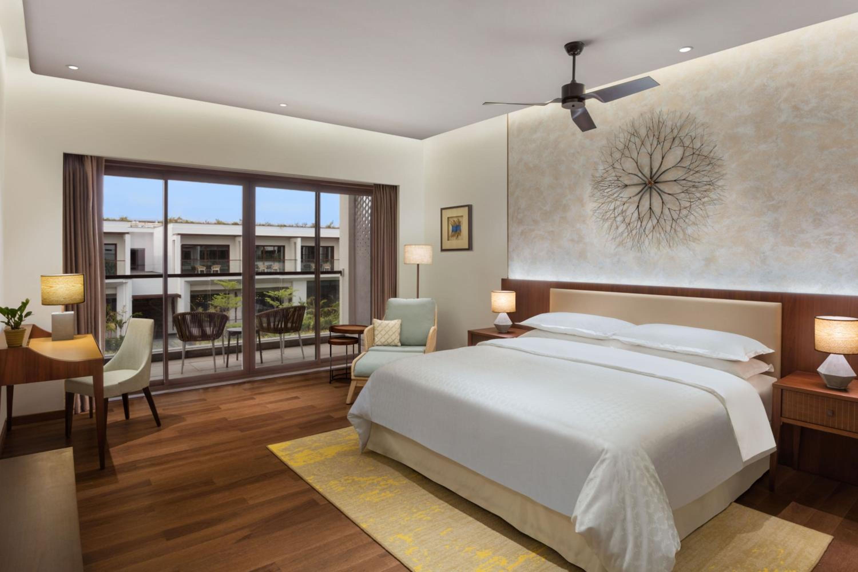 Deluxe, King Bed