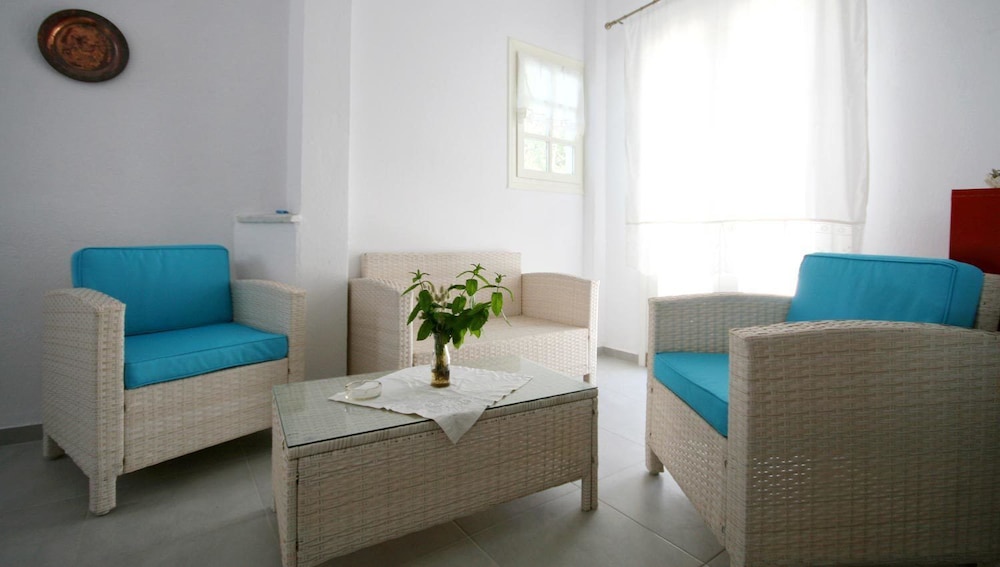 Aghia Anna Hotel 23/41