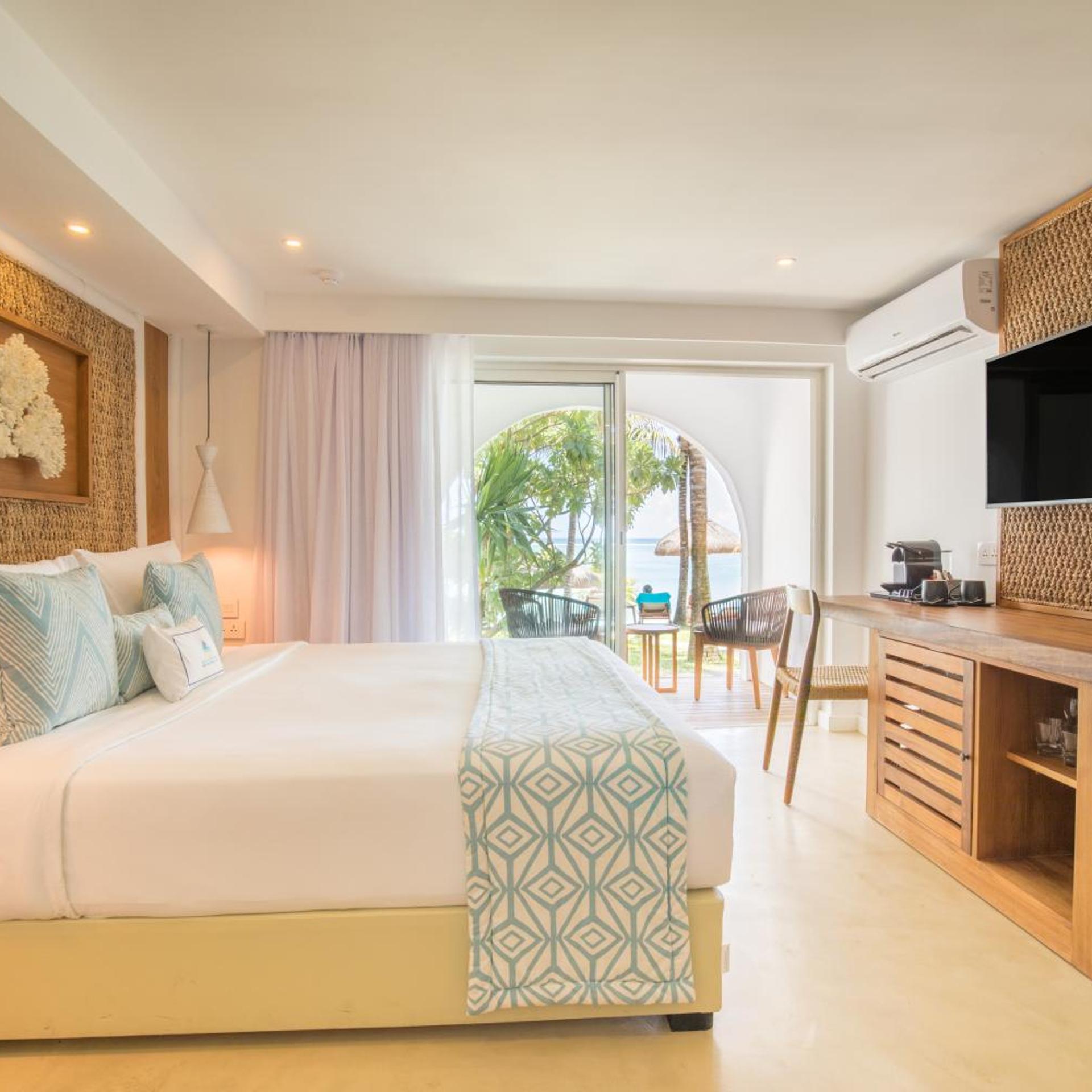 Deluxe, Beach Front