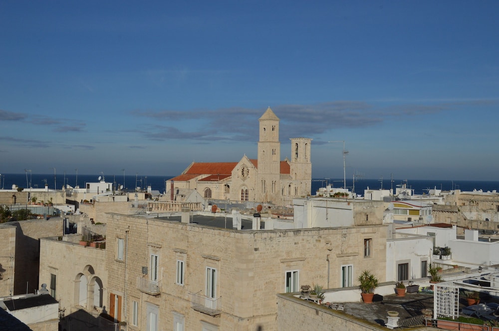 S. Martin Hotel 40/50