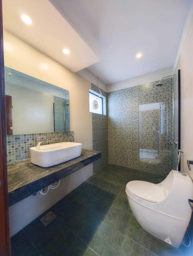 Grand Shalimar Hotel 46/47