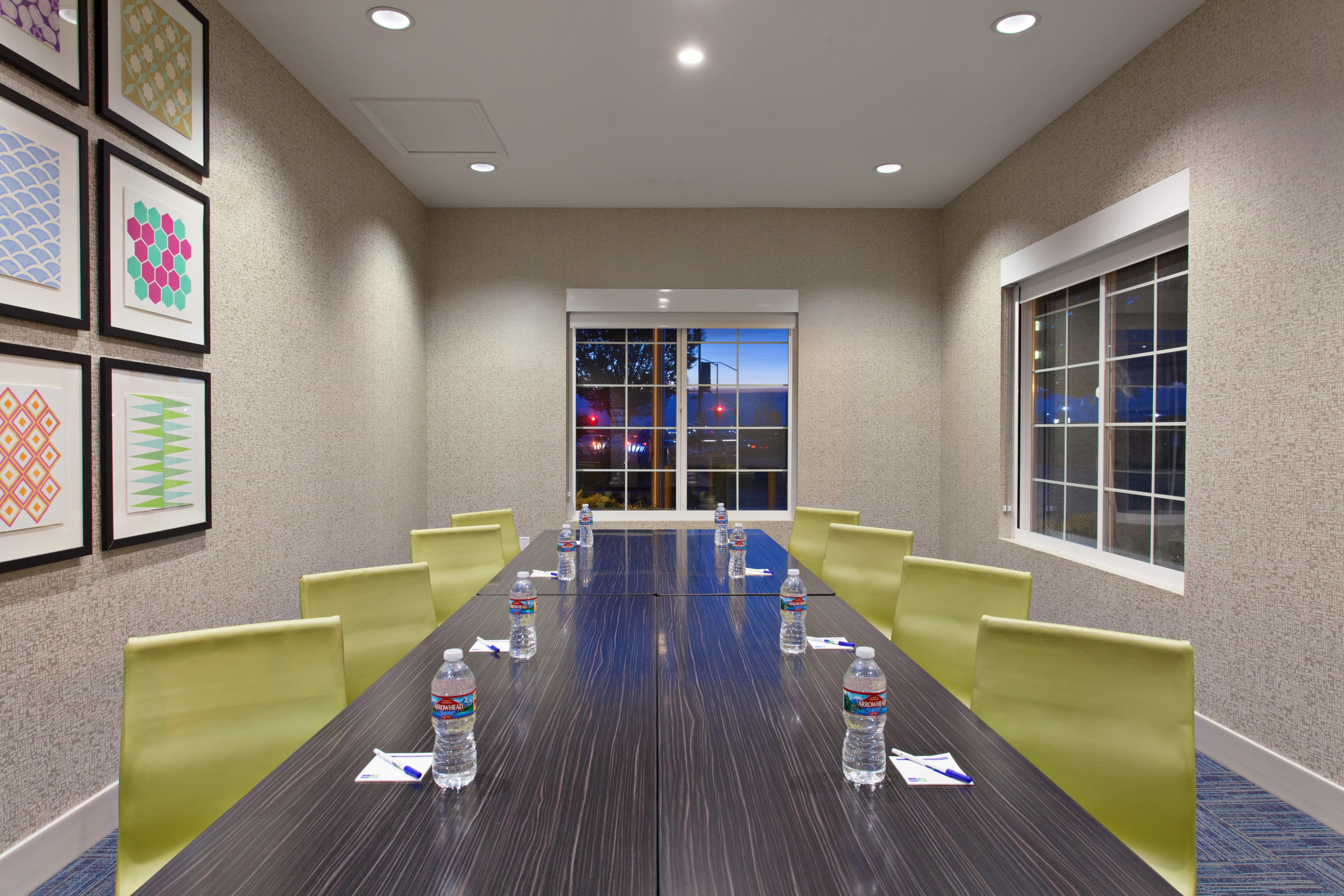 Holiday Inn Express Hotel Suites Oakland Airport 32/55