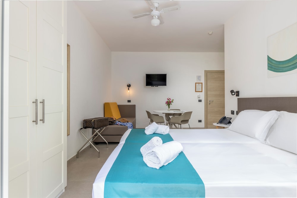 Comfort, Studio, Pool View, Balcony