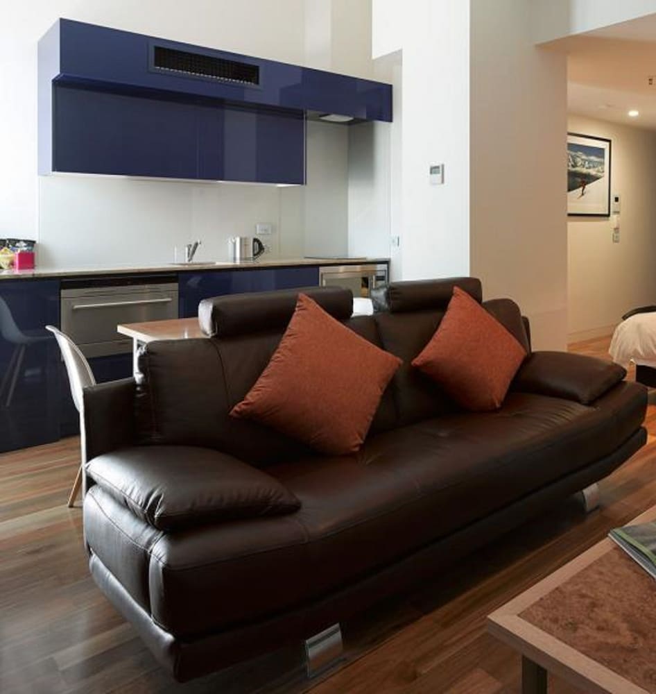 Salamanca Wharf Hotel 50/66