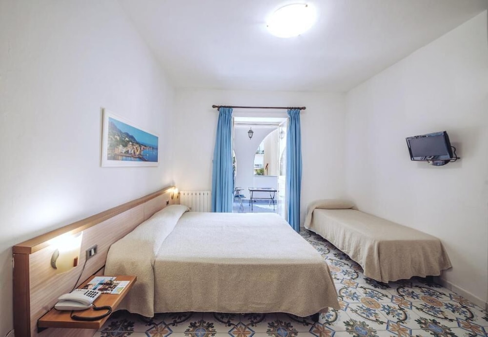 Standard, Triple, 1 Queen and 1 Single Bed