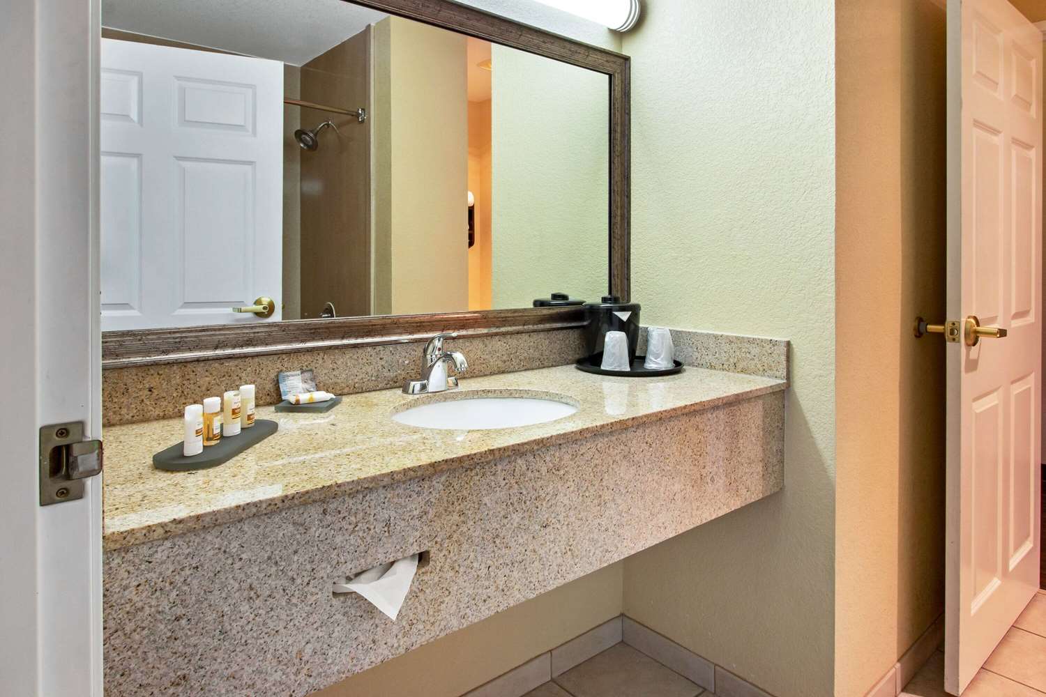 La Quinta Inn & Suites by Wyndham Albuquerque Midtown 55/57
