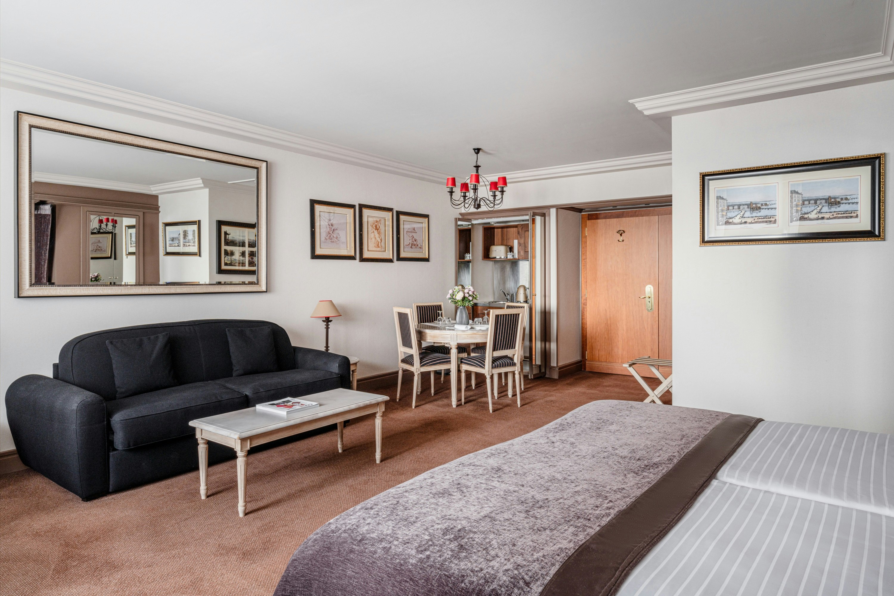 Royal Manotel 29/50