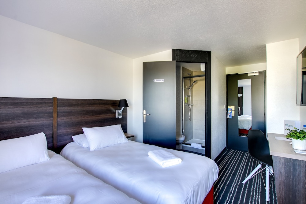 COMFORT, TWIN BEDS