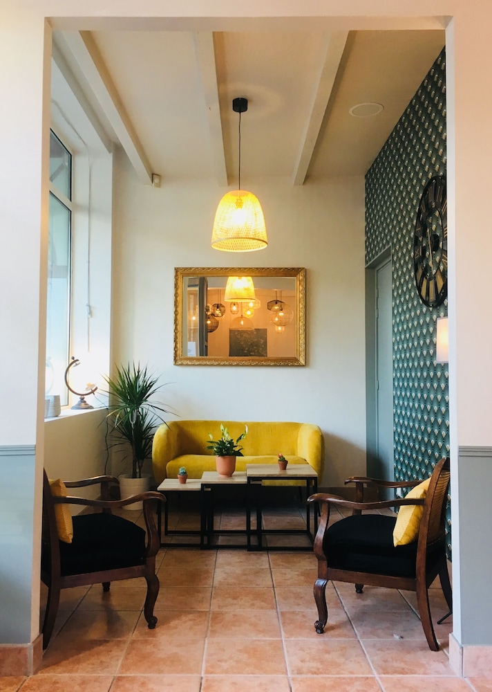 Brit Hotel Acacias 47/69