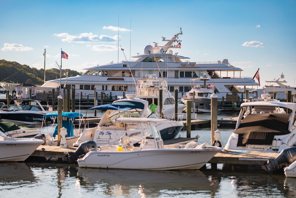 Danfords Hotel and Marina 66/69