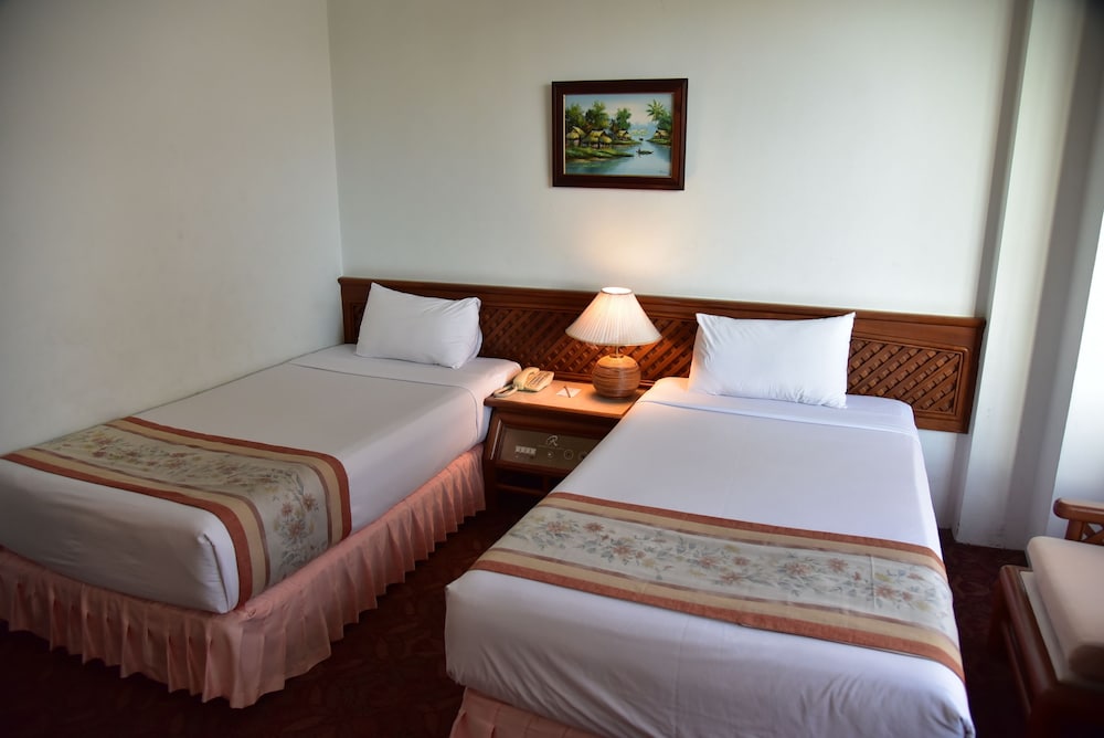 The Regency Hotel Hatyai 8/50