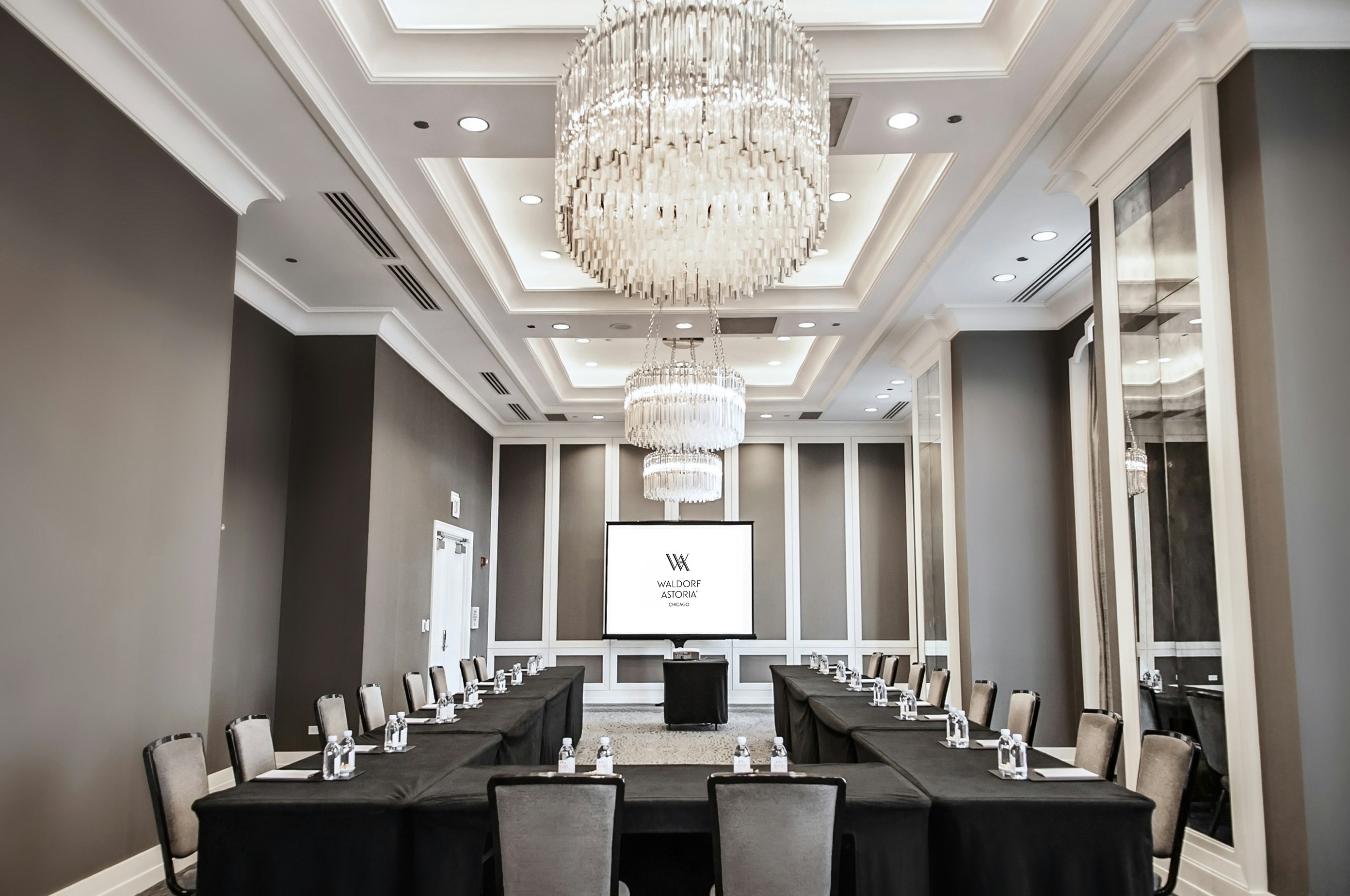 Waldorf Astoria Chicago 90/99