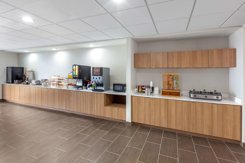 Microtel Inn And Suites By Wyndham College Station 9/34