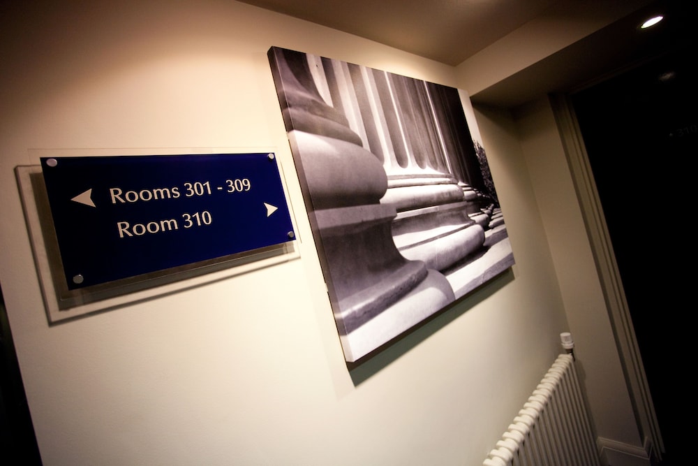 Heywood House Hotel 32/45