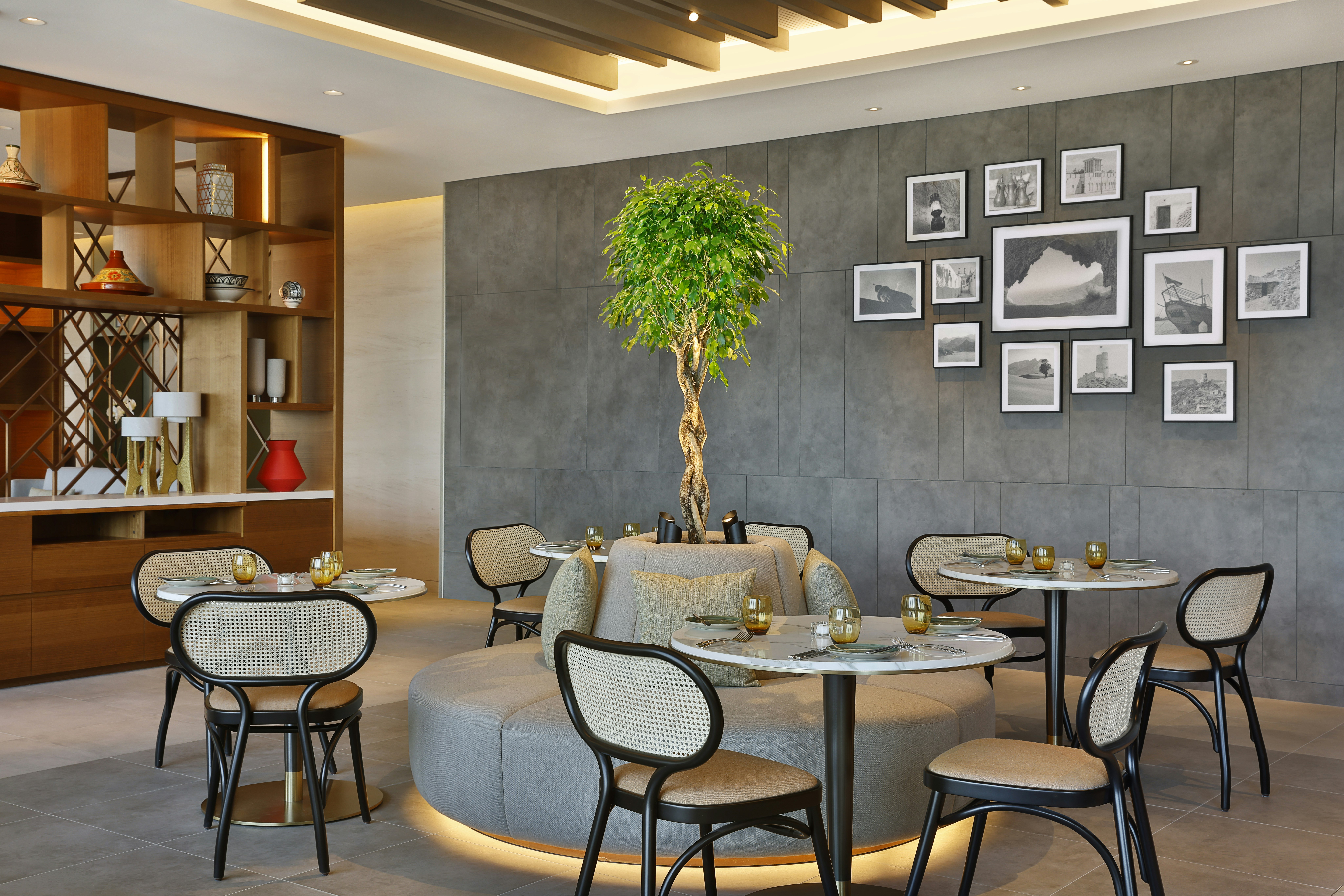 DoubleTree by Hilton Sharjah Waterfront Hotel and Residences 16/35