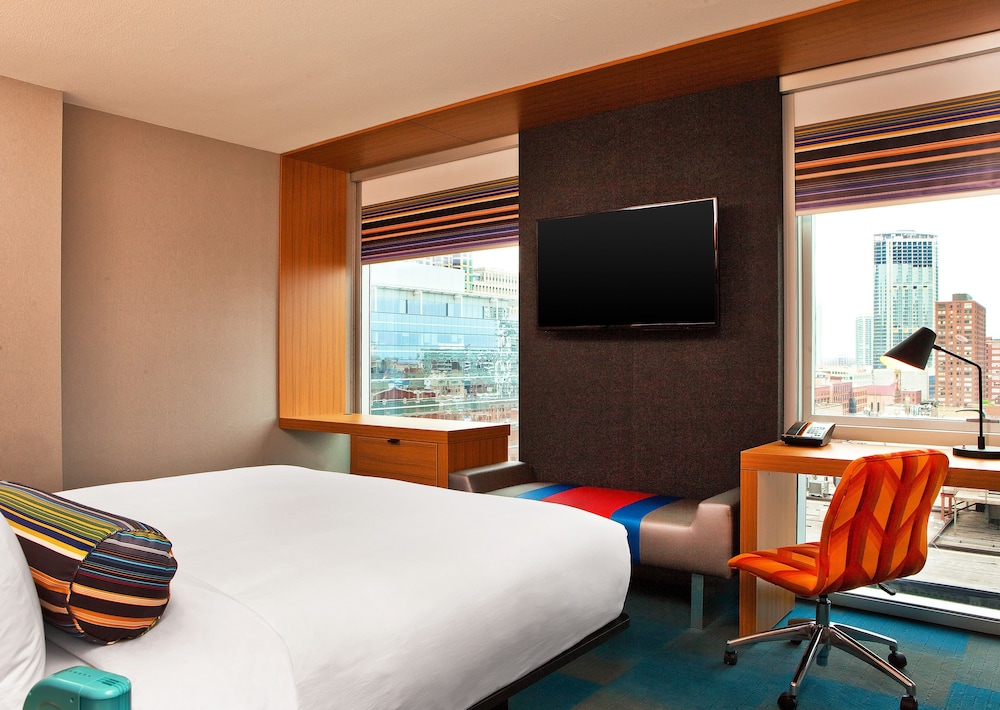 Aloft Chicago Downtown River North 16/49