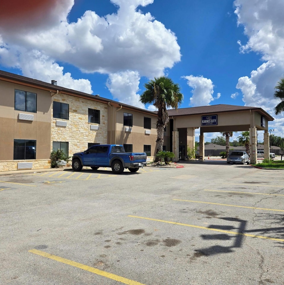Karnes City Lodge 29/40