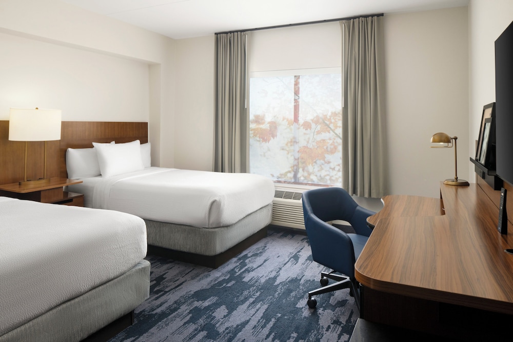 Room at Fairfield Inn & Suites Newark Liberty International Airport, NEWARK - NJ