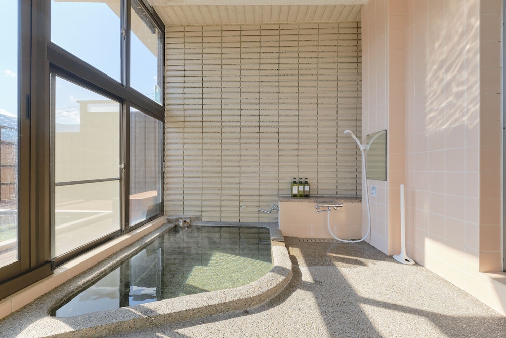 Open-Air Hot Spring Ryokan -Suikoen- [VR] 18/46