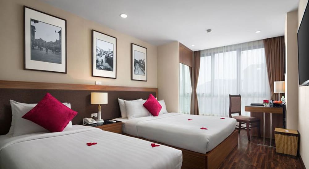 Golden Moon Suite Hotel 28/62