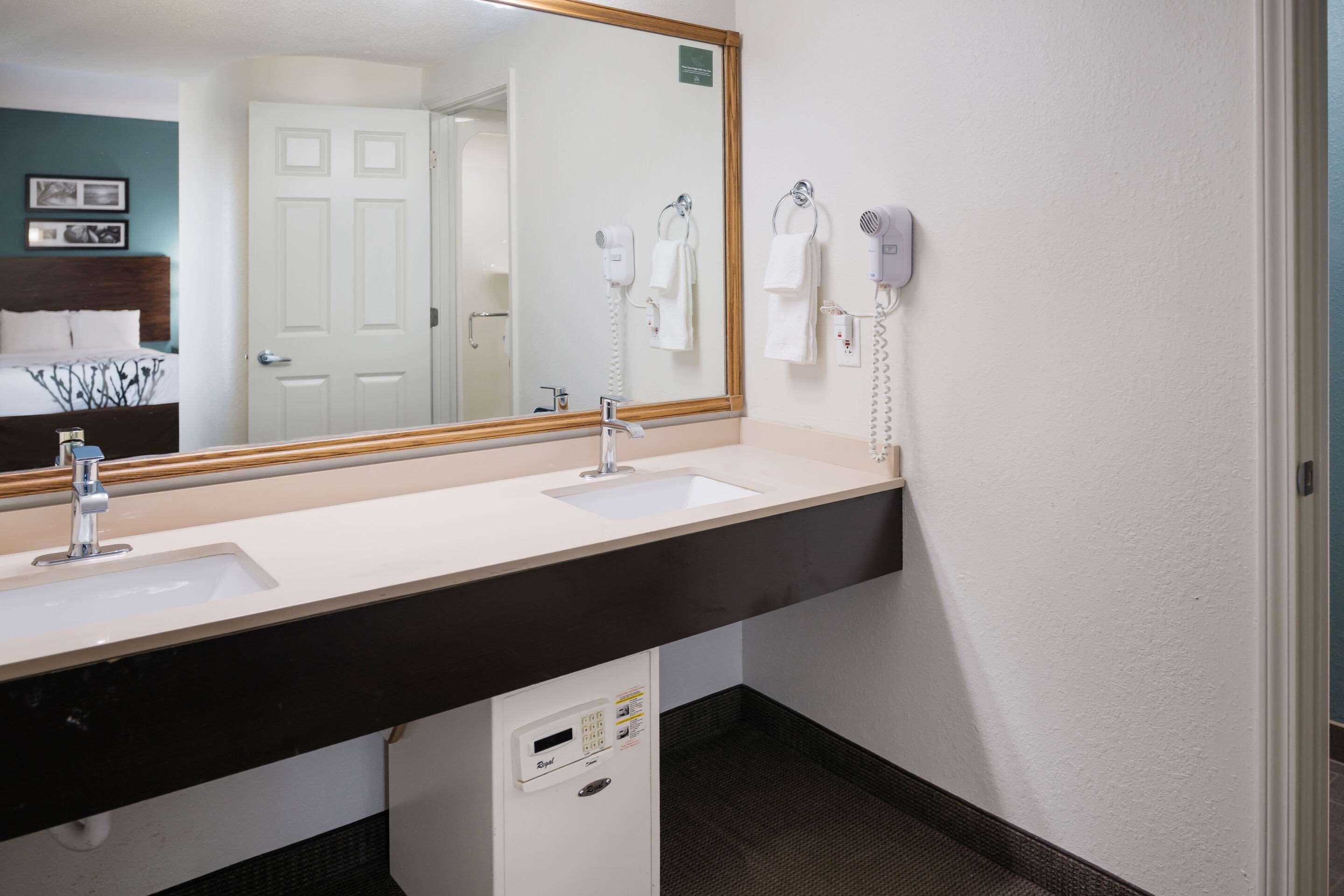Room, 2 Double Beds, Sofa, Sleep Inn & Suites Port Clinton 2/3