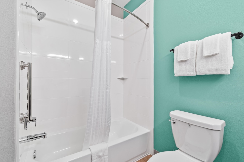 ECHO Suites Extended Stay by Wyndham Houston Katy West 29/31