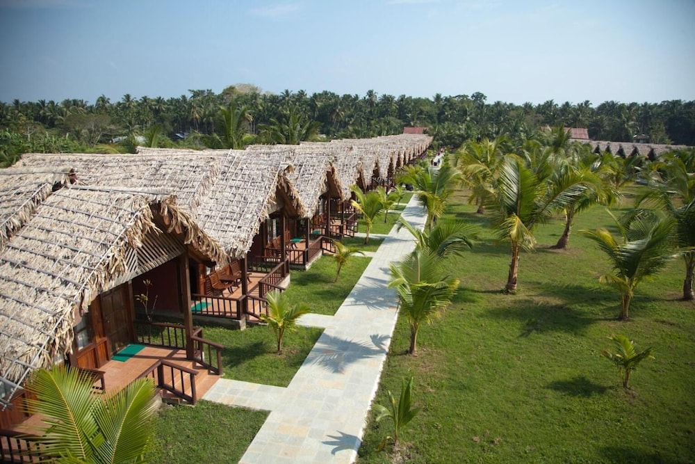 Symphony Palms Beach Resort 8/57