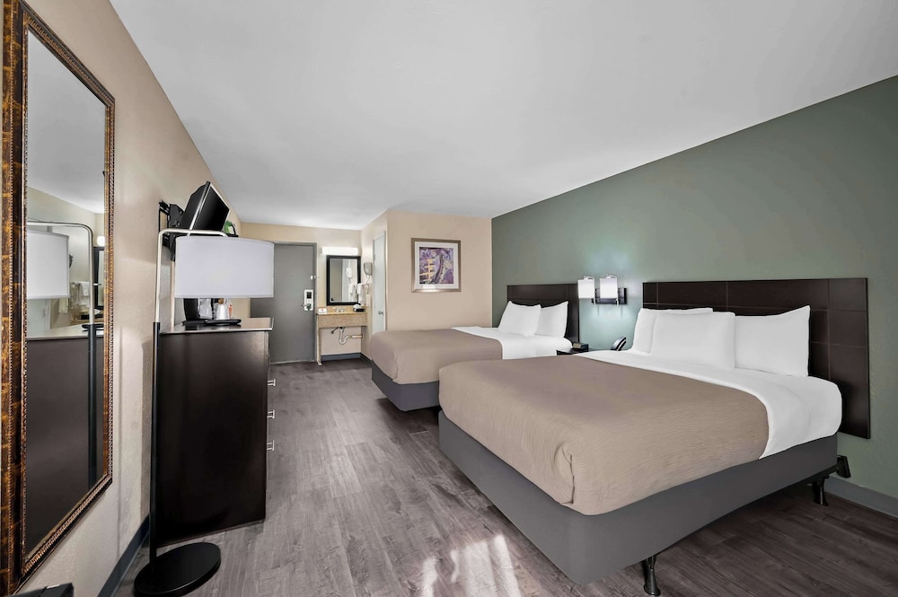 1 BEDROOM, 2 DOUBLE BEDS, PET FRIENDLY
