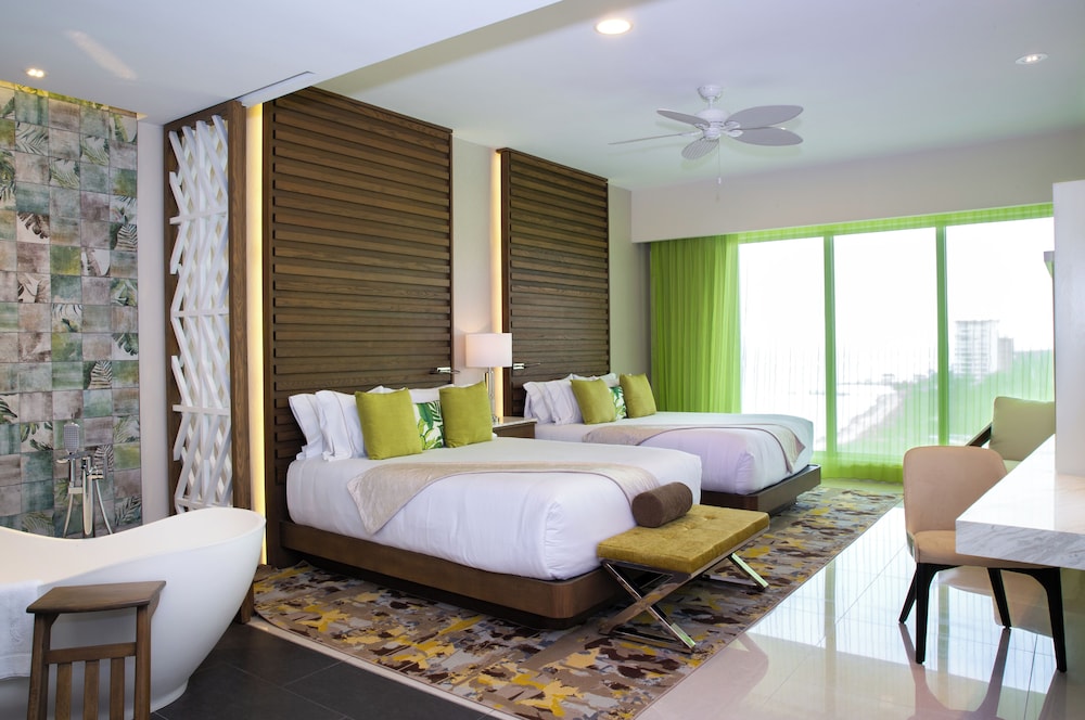 3 Bedrooms, Loft, 2 Double Beds, 2 King Beds
