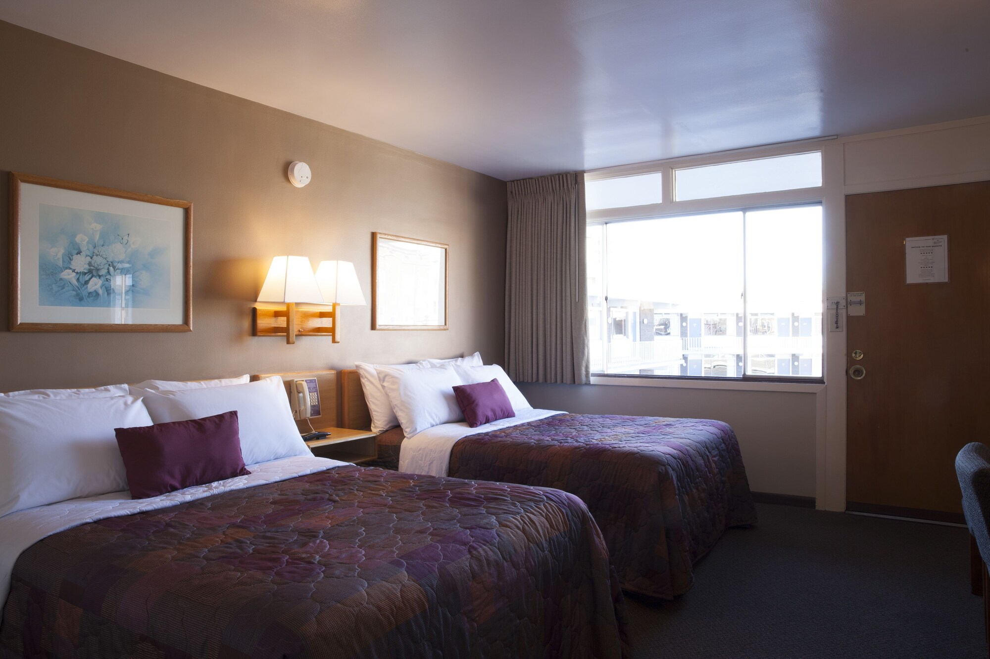 STANDARD, 2 DOUBLE BEDS