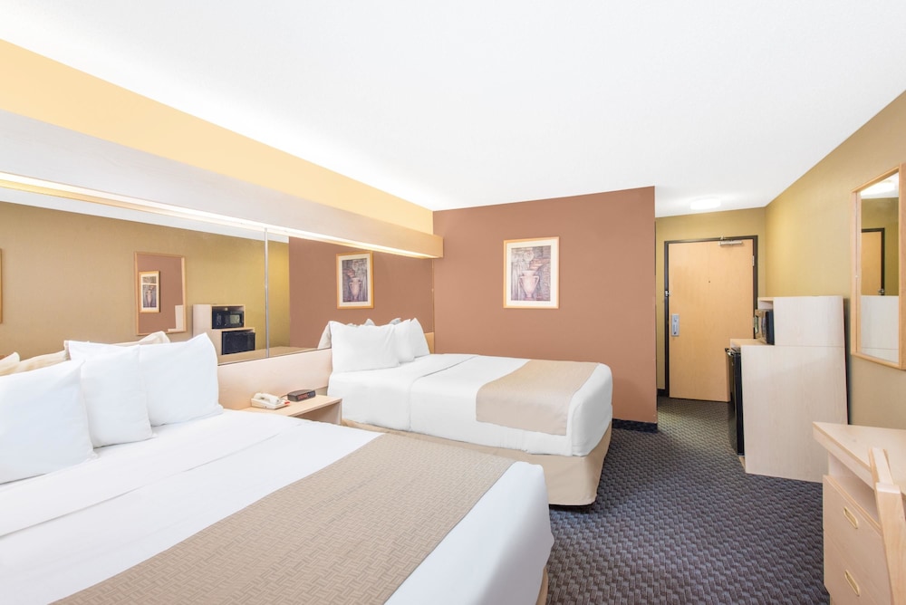 Microtel Inn & Suites by Wyndham Independence 7/29