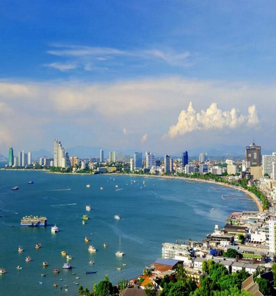 Punyapha Place Pattaya Beach 64/69