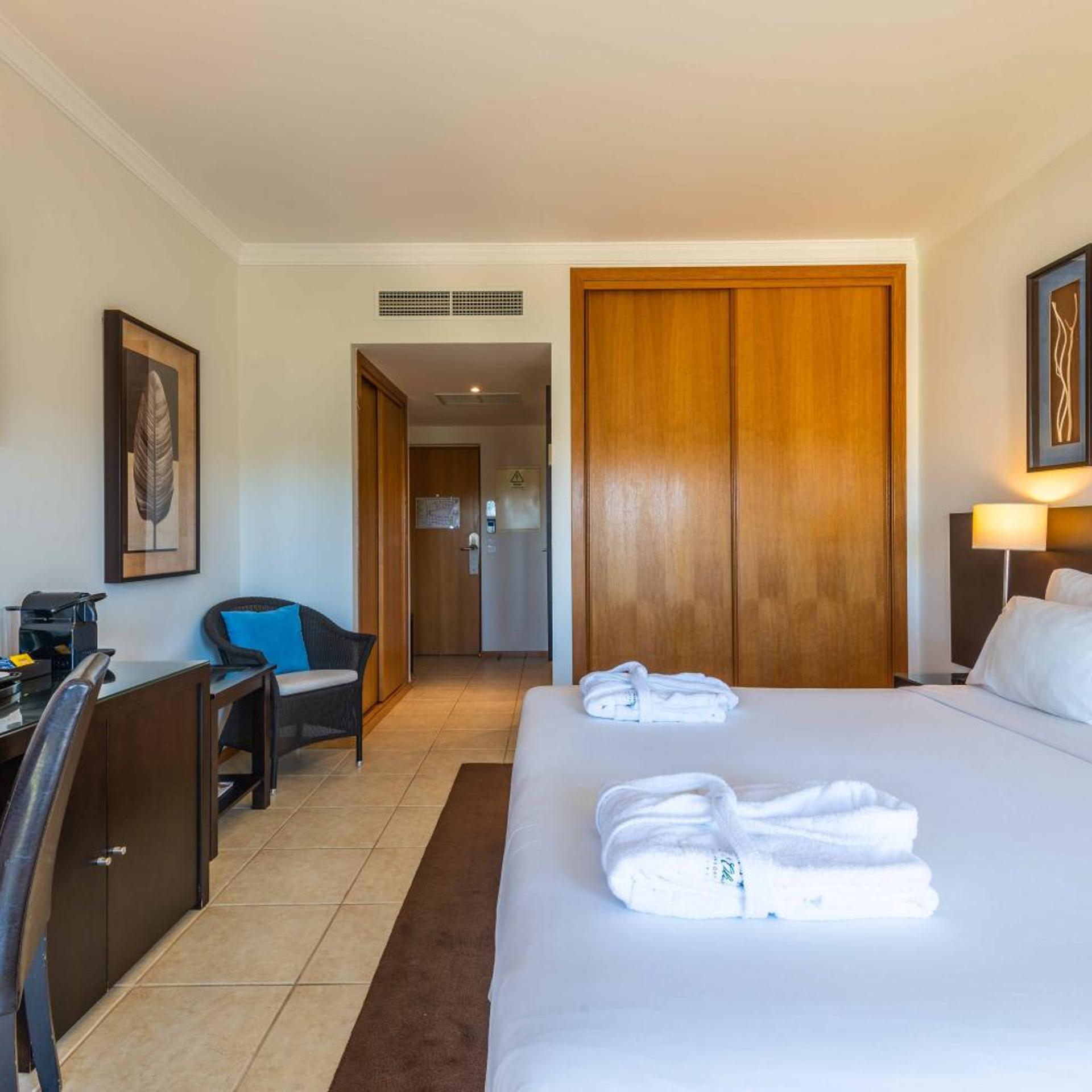 غرفة بسرير مزدوج، Vale D'oliveiras Quinta Resort And Spa 2/5