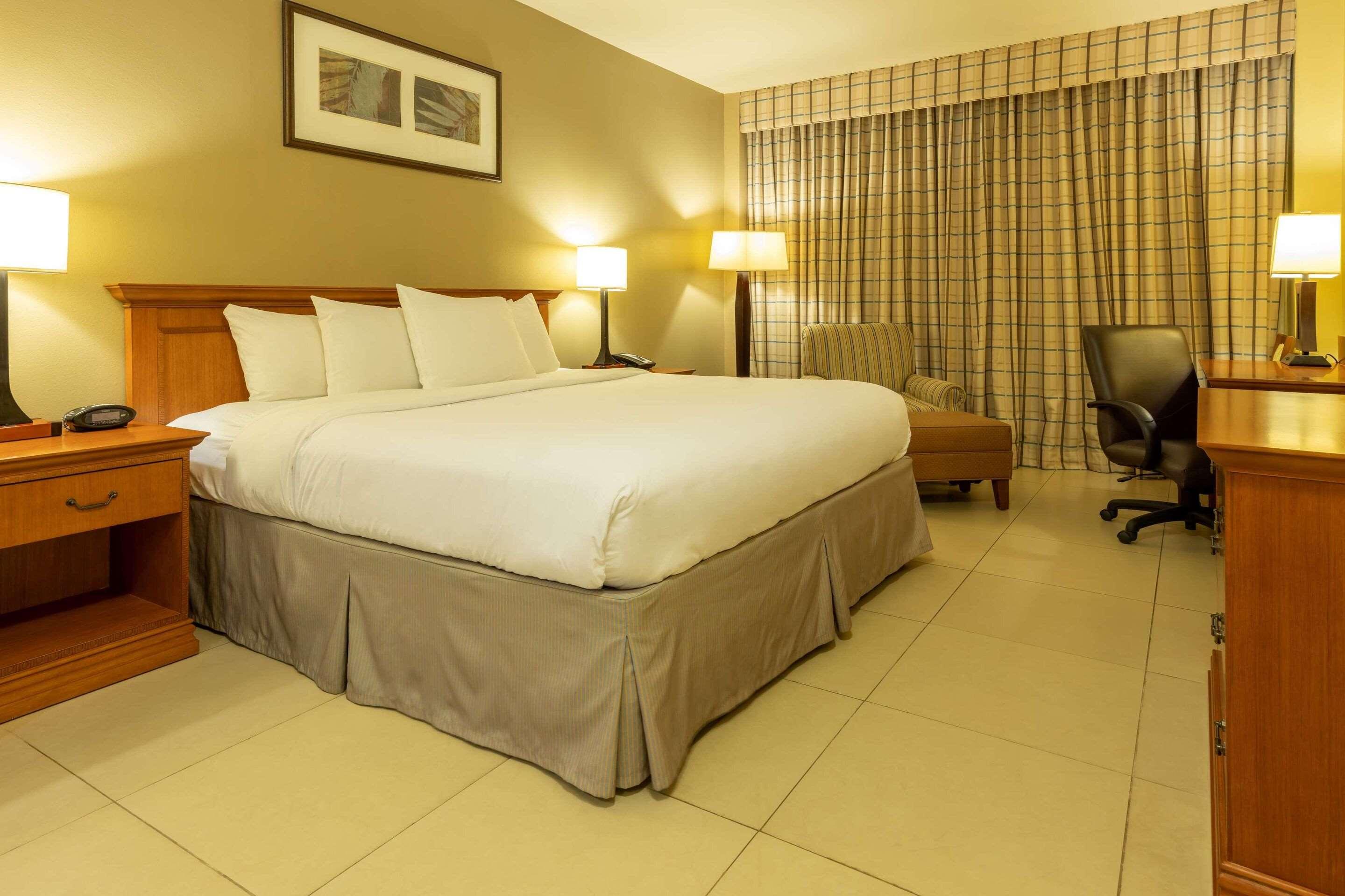SUITE, 1 KING AND 2 QUEEN BEDS