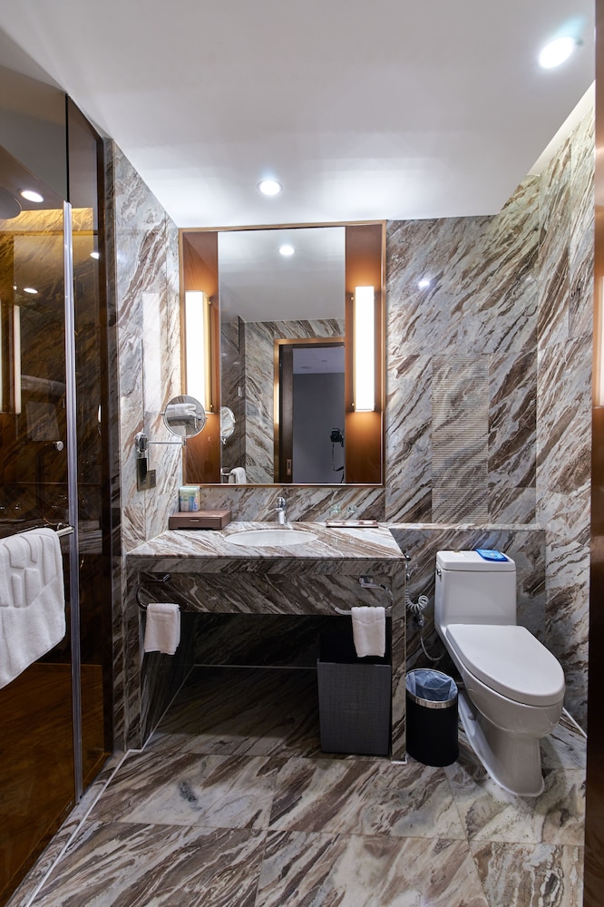 Huayu Landmark Hotel 30/32