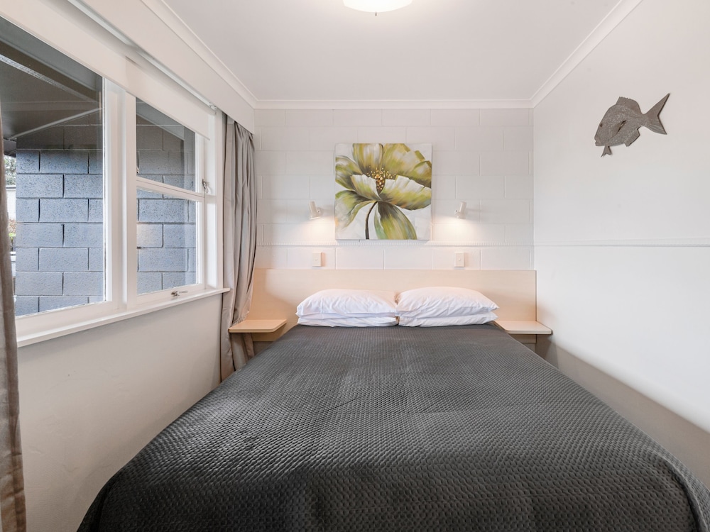 Dunrovin Motel 27/69