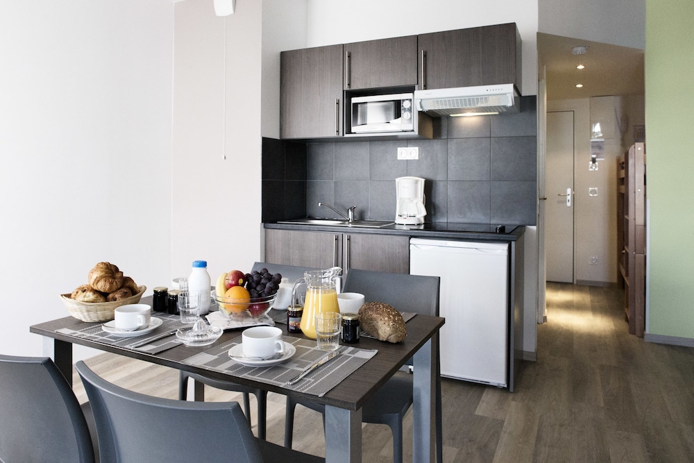 SOWELL RESIDENCES Pierre Blanche 54/70