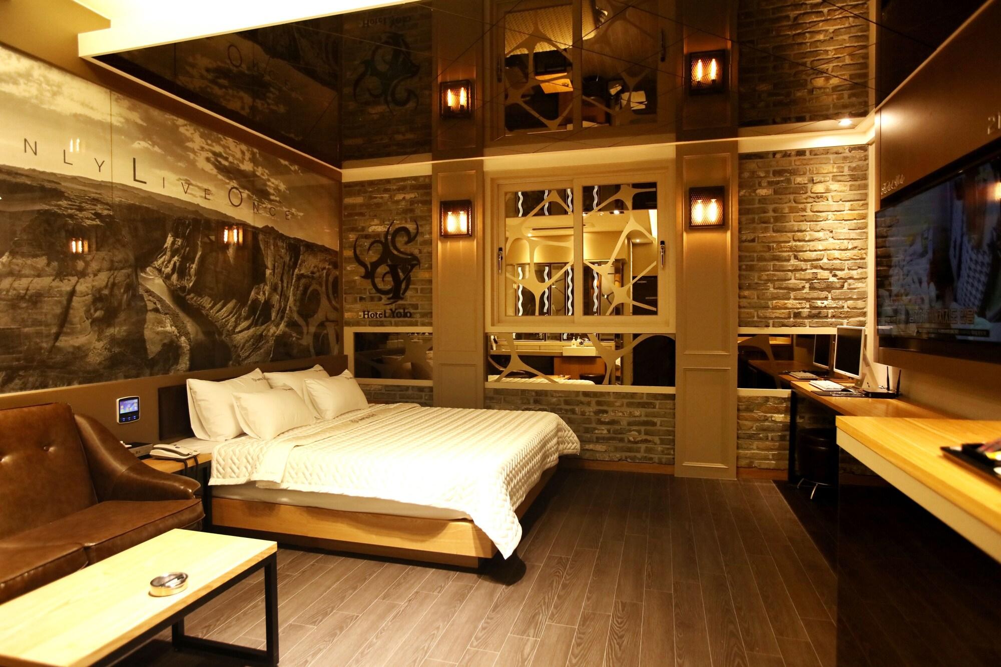 Hotel Yolo 6/53