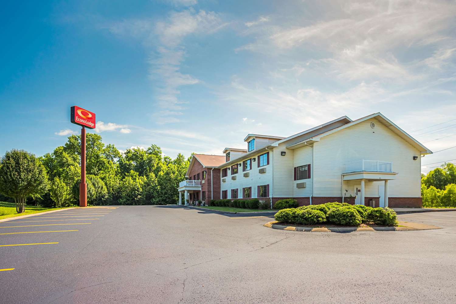 Econo Lodge Inn and Suites Ripley 13/14