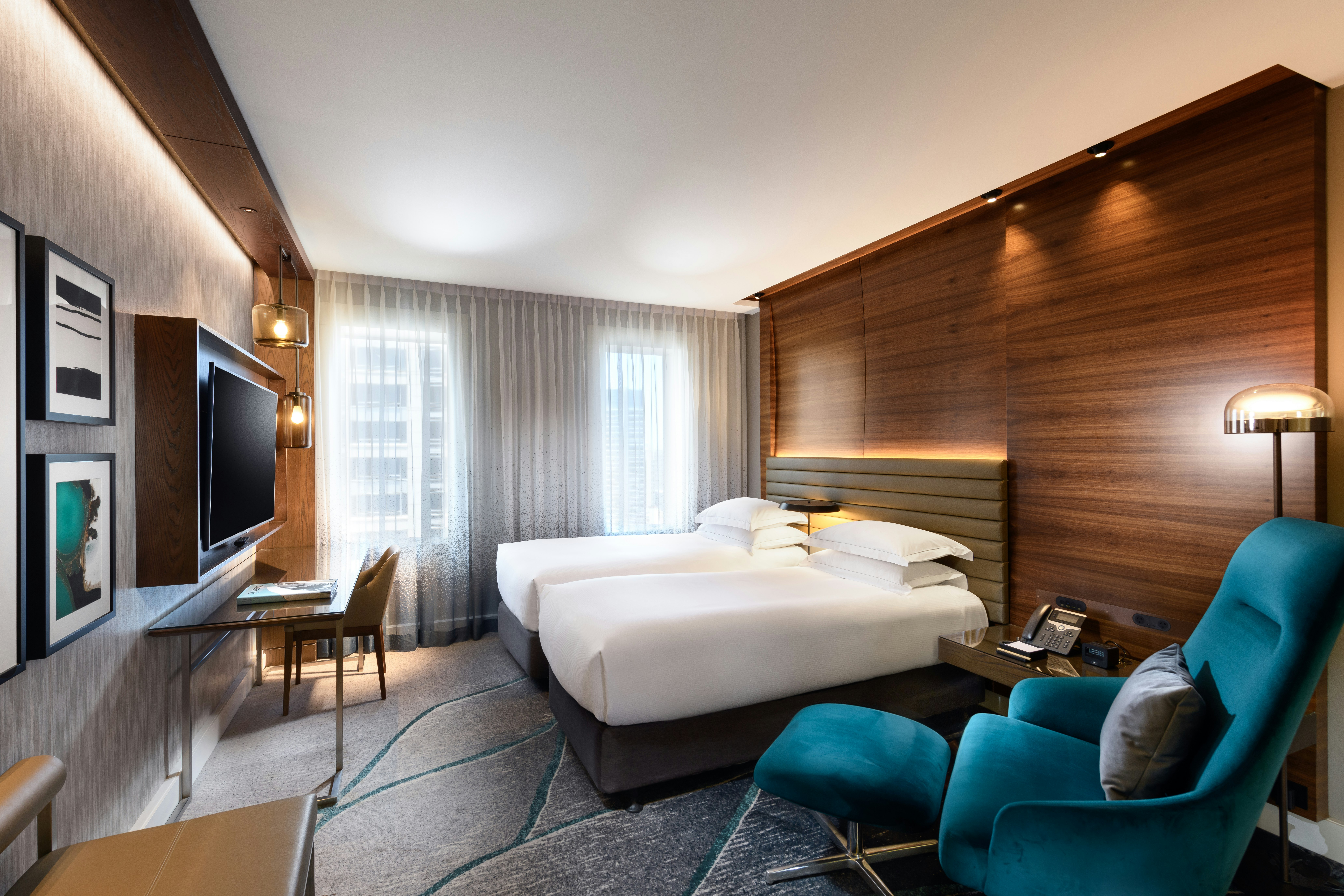 DELUXE, TWIN BEDS