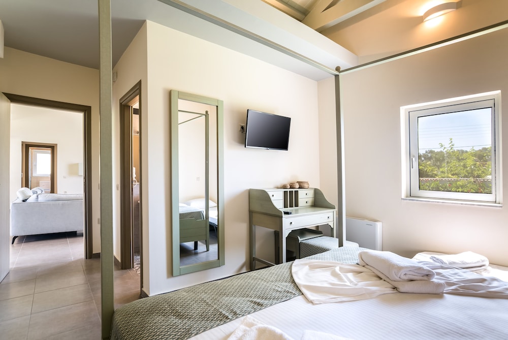 THREE STARS BEACH HOTEL 21/60