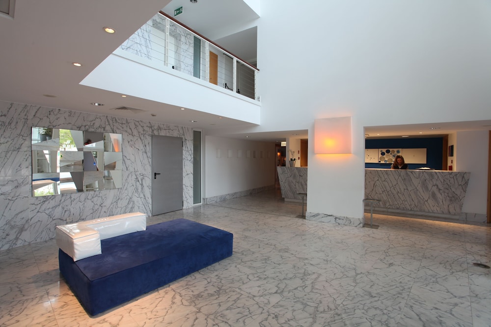 Marina Club Lagos Suite Hotel 8/60